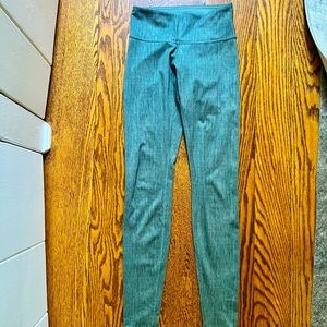 Lululemon full-length green leggings with subtle pattern